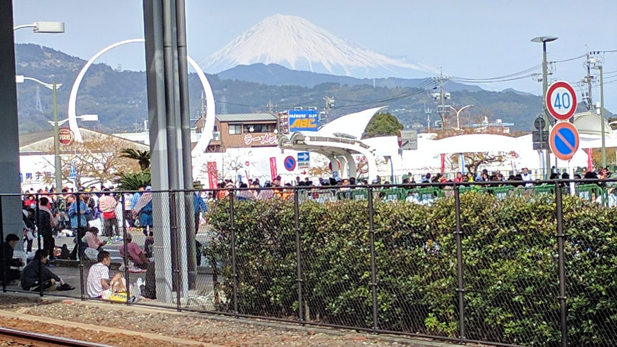 ゴール地点の清水駅から見える富士山